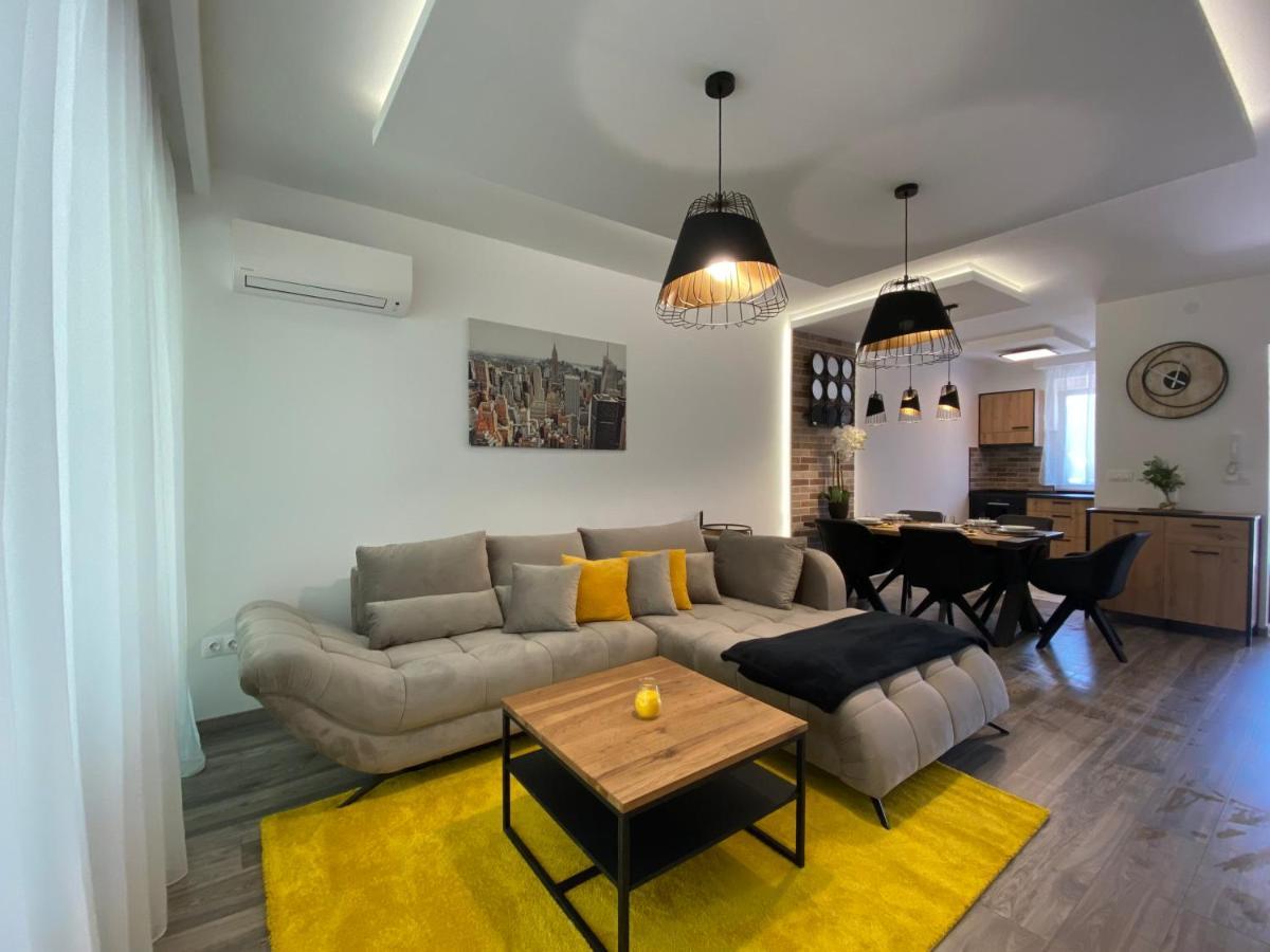 Sunshine Homes Zamardi Luaran gambar