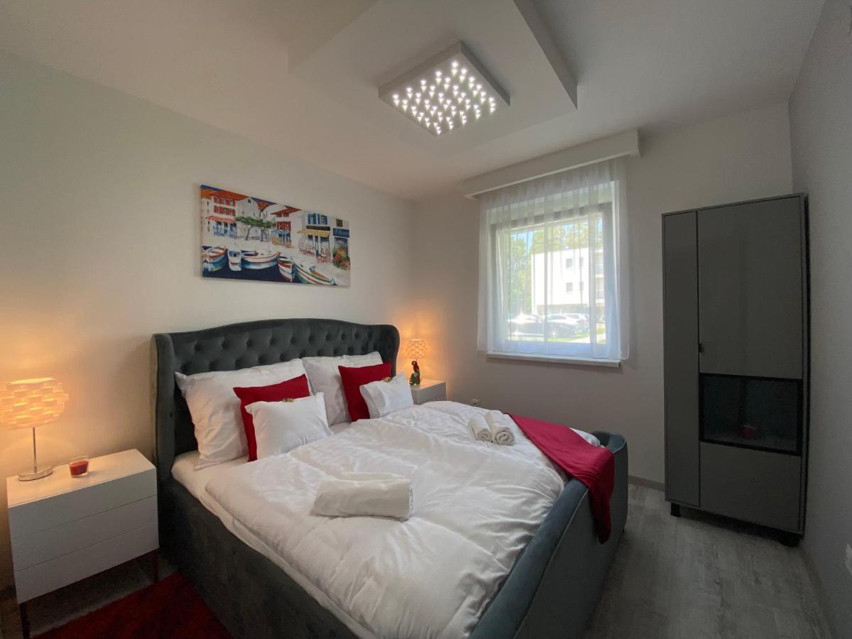 Sunshine Homes Zamardi Luaran gambar