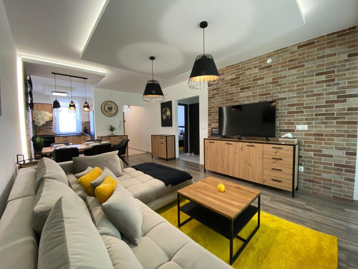 Sunshine Homes Zamardi Luaran gambar