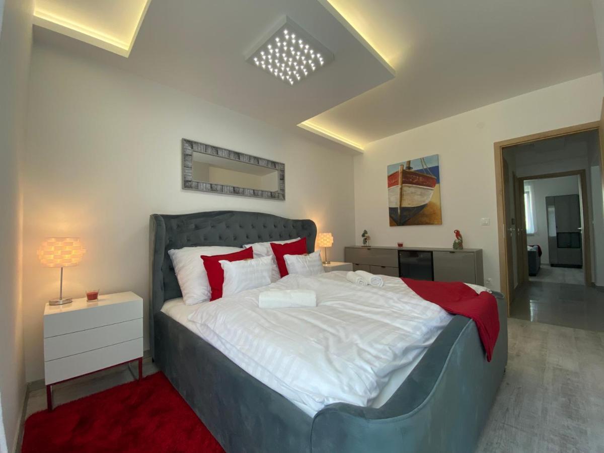 Sunshine Homes Zamardi Luaran gambar