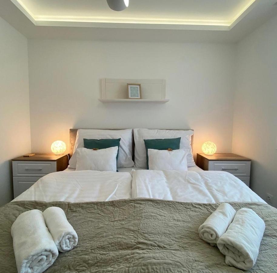 Sunshine Homes Zamardi Luaran gambar