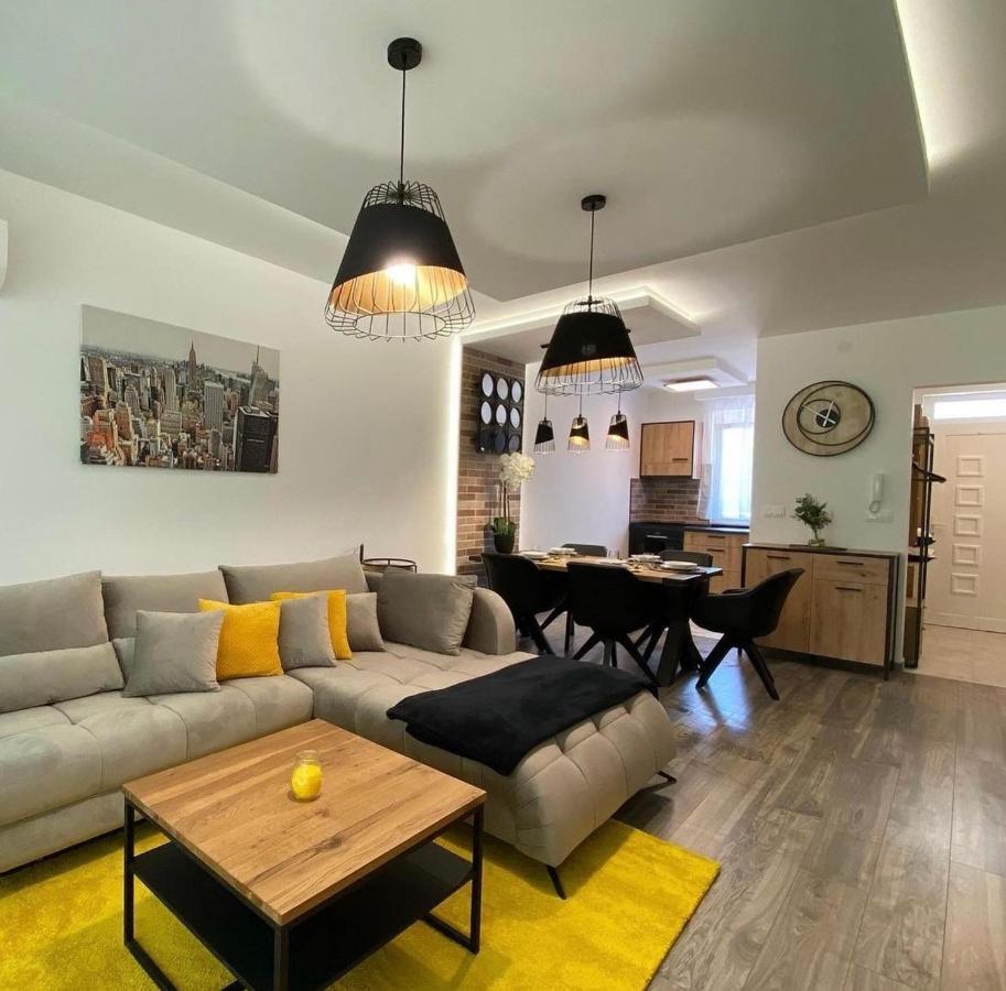 Sunshine Homes Zamardi Luaran gambar