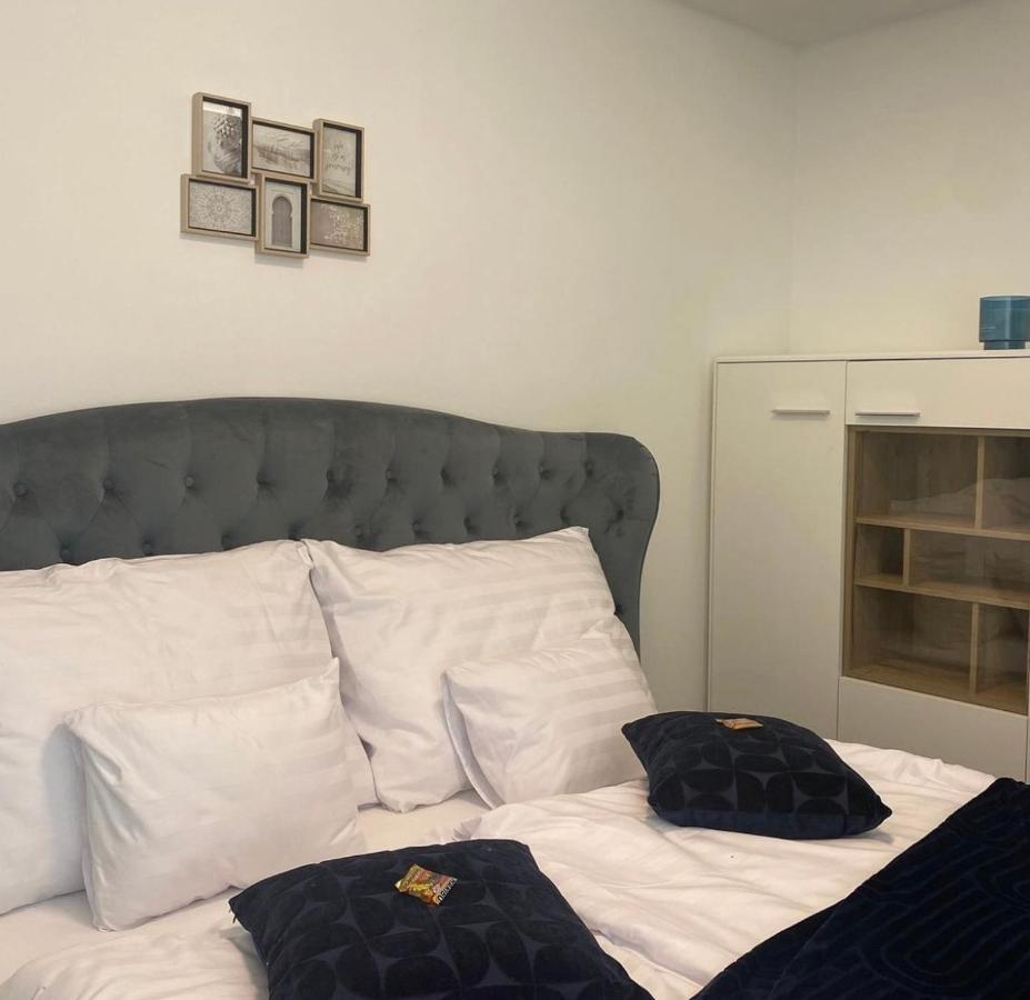 Sunshine Homes Zamardi Luaran gambar