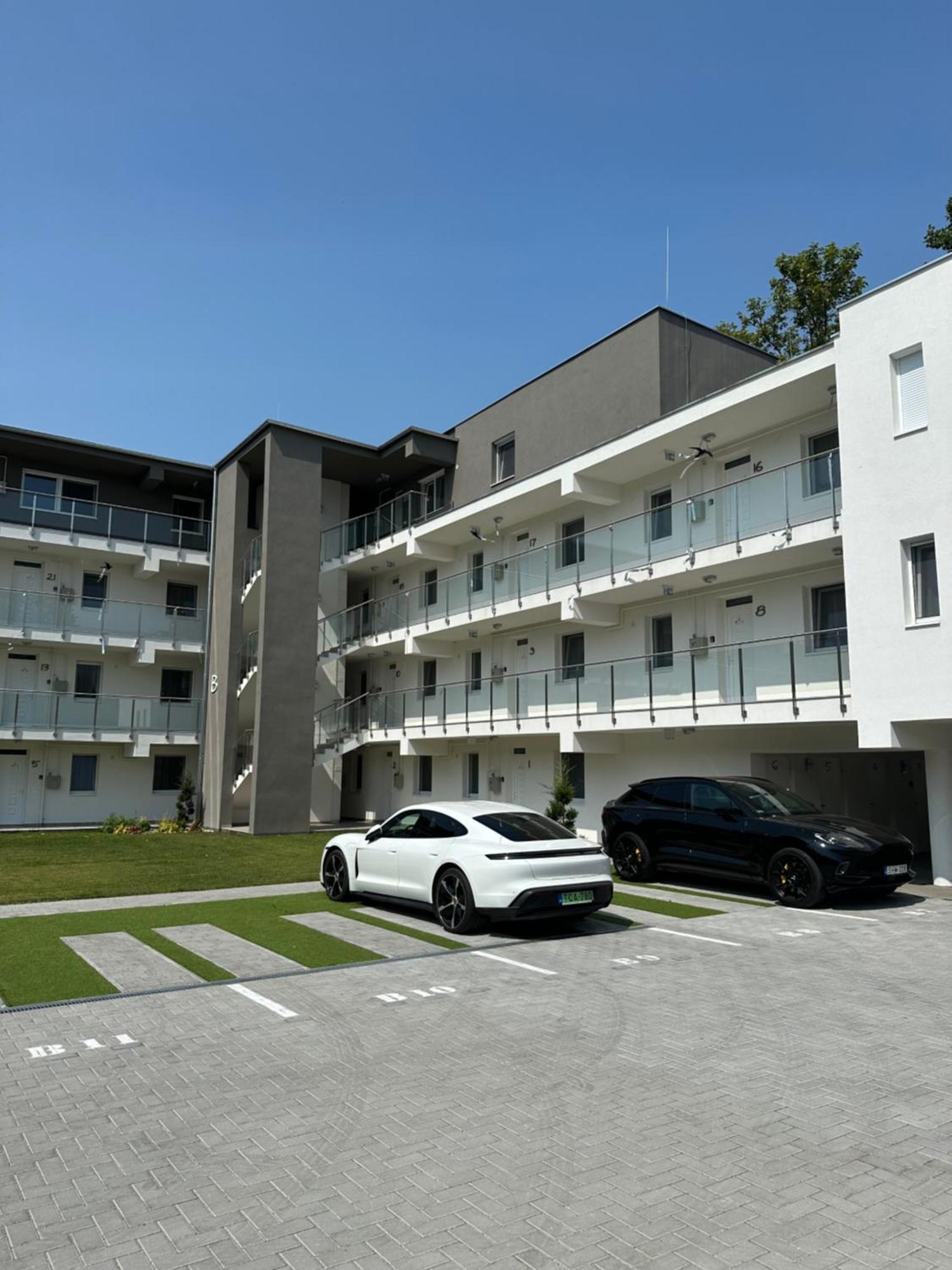 Sunshine Homes Zamardi Luaran gambar